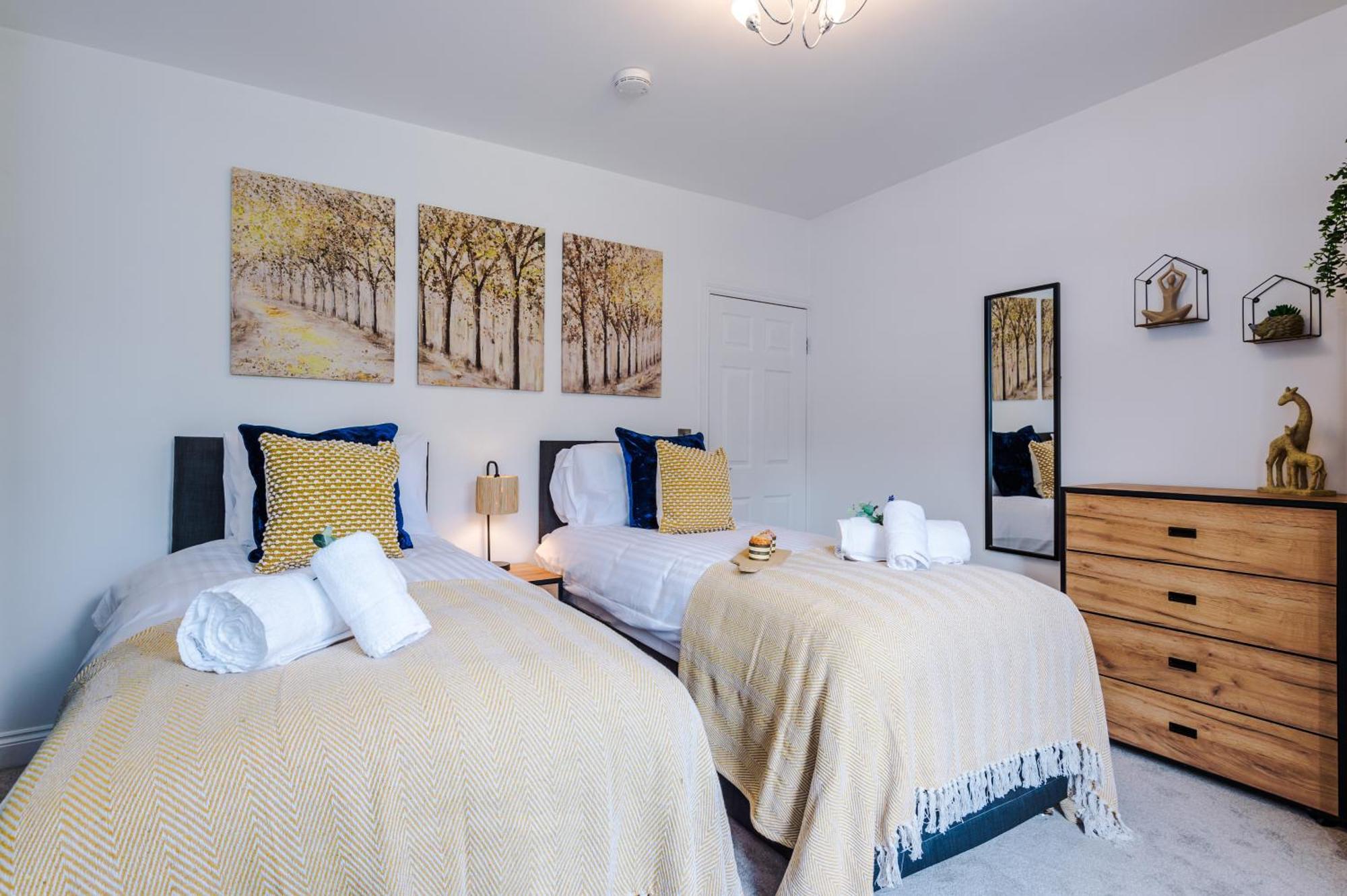 Spacious 3-Bed Home in Nantwich: Group-Friendly Getaway Exterior photo